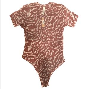 NWT SKIMS Raspberry Swirl Logo size XL